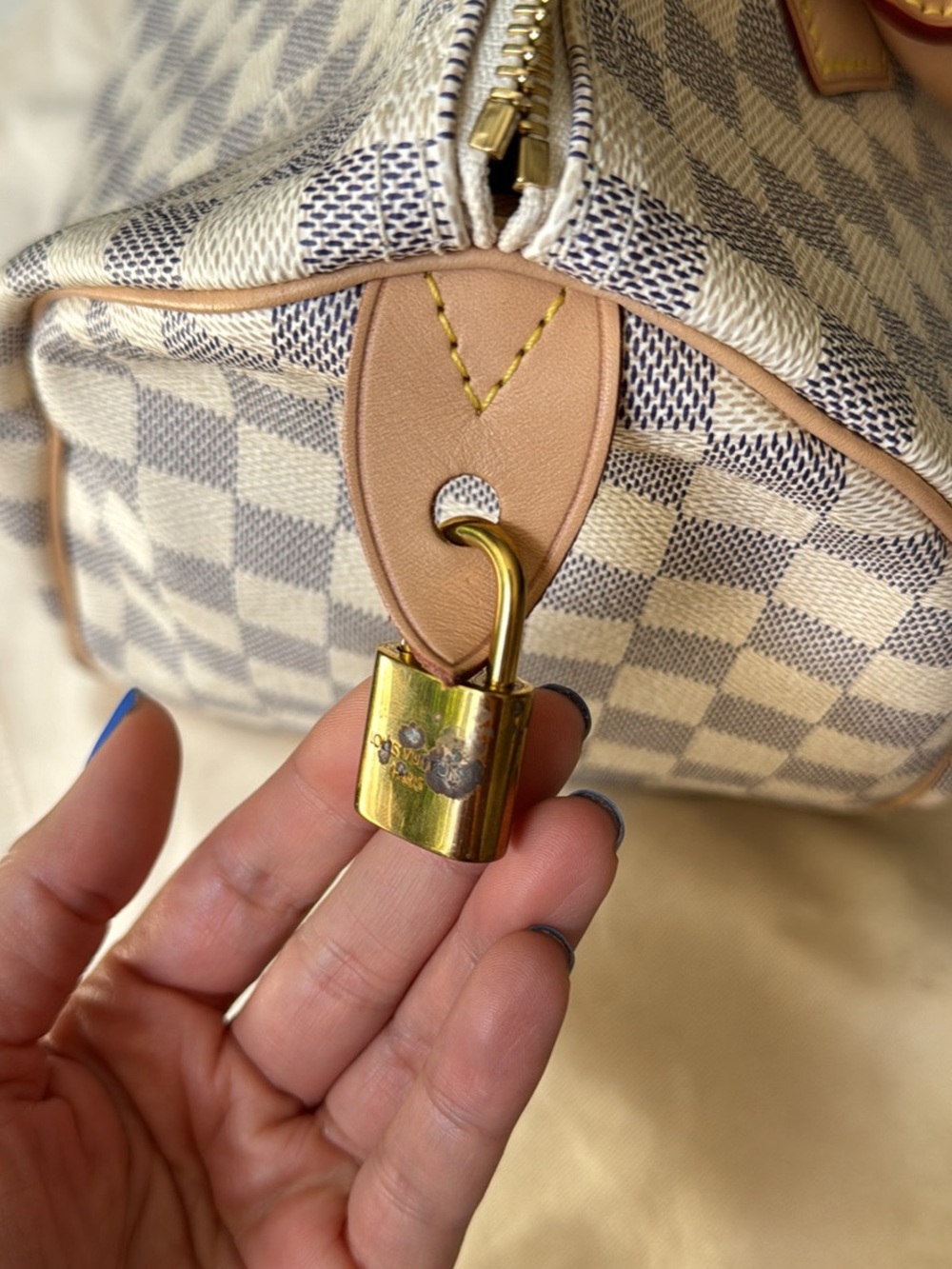 Louis Vuitton Damier Speedy 30 - Picture 8 of 10